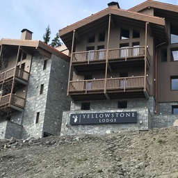 Réalisation de 2019 à 2020 - Yellowstone Lodge parement en pierre de Luzerne
