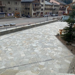 Réalisation de 2019 à 2020 - Construction d’une place avec escalier d’accès en pierres de luzerne en vrac à Valcenis